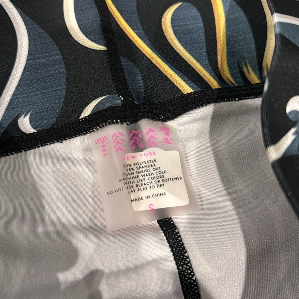 Terez Leggings NWOT in a Polyester/ Spandex Blend - Picture 3 of 6